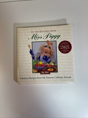 In The Kitchen With Miss Piggy Recipe Book Cooking VTG 1996 Second Printing